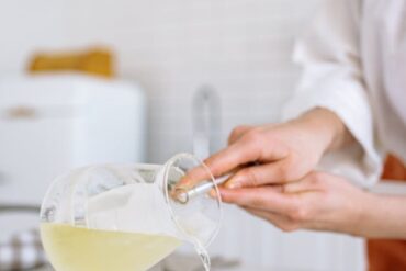 Understanding the Role of Essential Oils in Apothecary Products